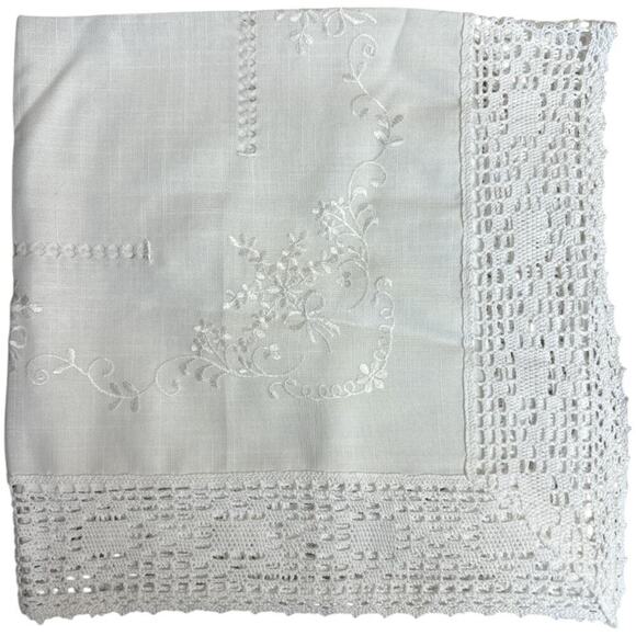 German Made White Floral Embroidery Lace Doily Cloth 32" X 32" - Picture 2 of 5